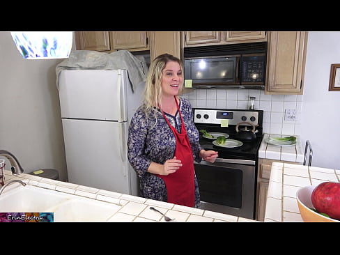 ❤️ Belle-mère qui le traie dans la cuisine avant son rendez-vous. ❤ Porno juste at fr.hdporn24.ru